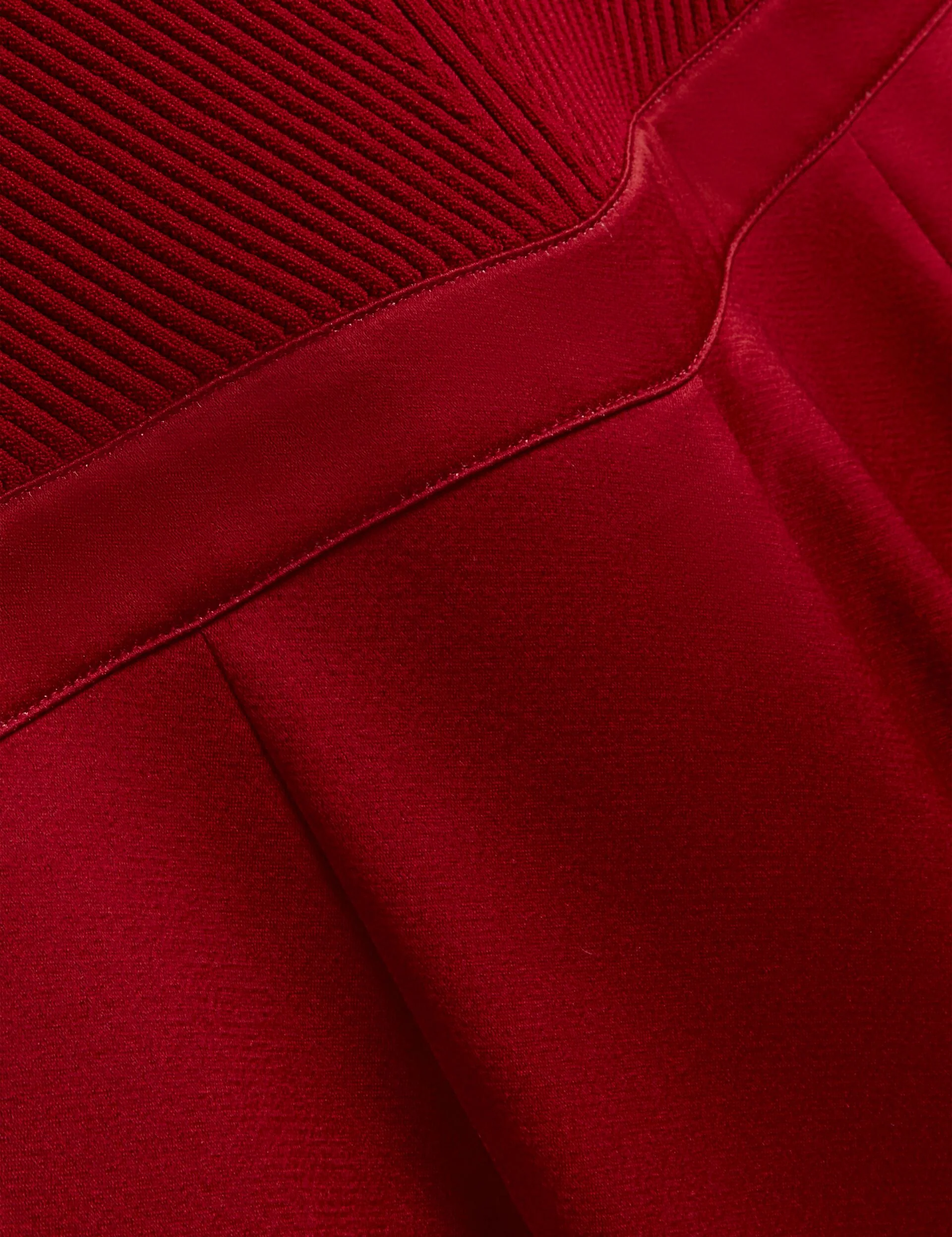 IZENY | DARK RED - Image 3